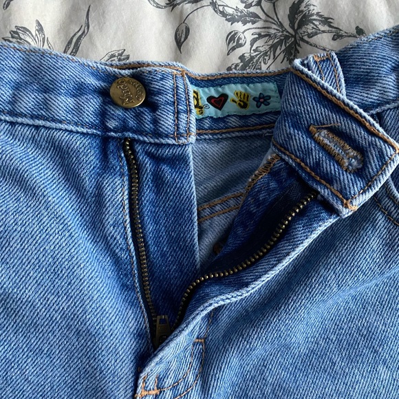 VINTAGE Mudd Jean Shorts | Light Wash, High Rise - Picture 7 of 9